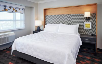 Holiday Inn Hotel & Suites Oakville @ Bronte by IHG