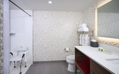 Holiday Inn Hotel & Suites Oakville @ Bronte by IHG