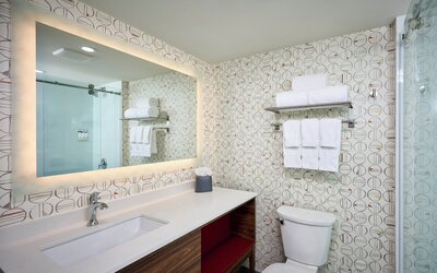 Holiday Inn Hotel & Suites Oakville @ Bronte by IHG
