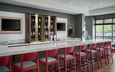 Holiday Inn Hotel & Suites Oakville @ Bronte by IHG