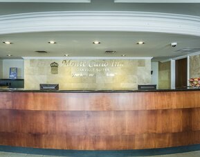 Monte Carlo Inn Oakville Suites