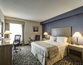 Monte Carlo Inn Oakville Suites