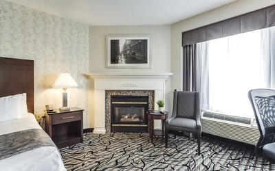 Monte Carlo Inn Oakville Suites