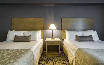 Monte Carlo Inn Oakville Suites