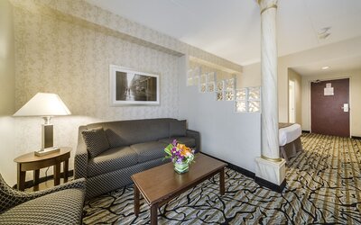 Monte Carlo Inn Oakville Suites