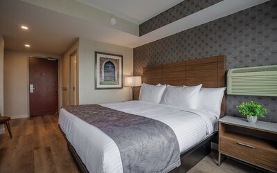 Monte Carlo Inn Oakville Suites