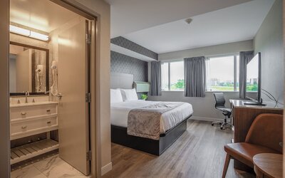 Monte Carlo Inn Oakville Suites