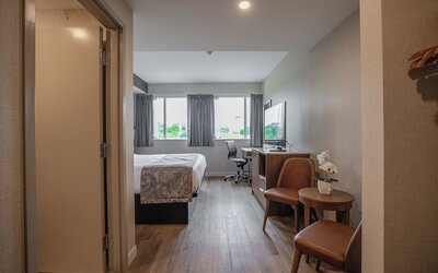 Monte Carlo Inn Oakville Suites