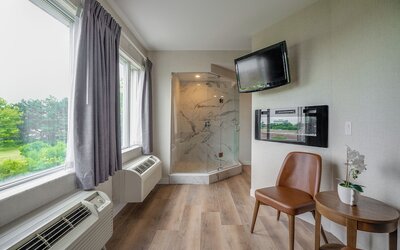 Monte Carlo Inn Oakville Suites