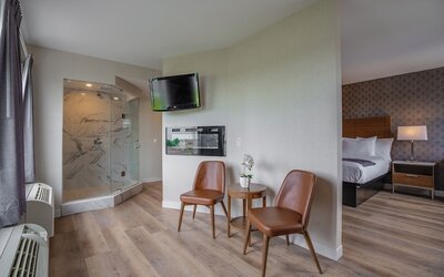 Monte Carlo Inn Oakville Suites
