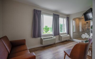 Monte Carlo Inn Oakville Suites