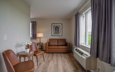 Monte Carlo Inn Oakville Suites