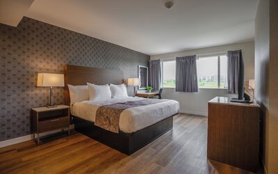 Monte Carlo Inn Oakville Suites