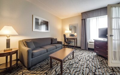 Monte Carlo Inn Oakville Suites