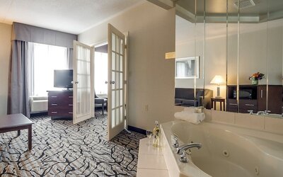 Monte Carlo Inn Oakville Suites