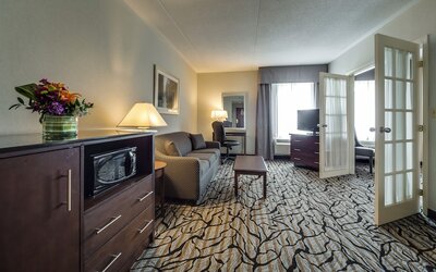 Monte Carlo Inn Oakville Suites