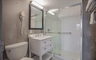 Monte Carlo Inn Oakville Suites