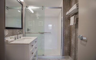 Monte Carlo Inn Oakville Suites
