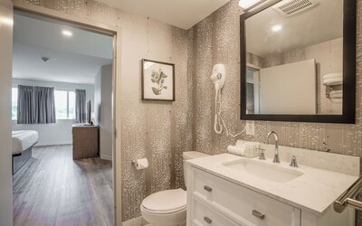 Monte Carlo Inn Oakville Suites