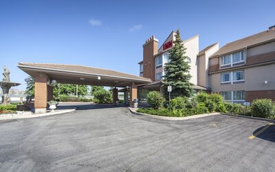 Monte Carlo Inn Oakville Suites