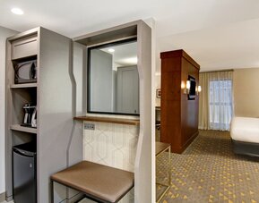Holiday Inn Oakville Centre by IHG