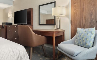 Holiday Inn Oakville Centre by IHG