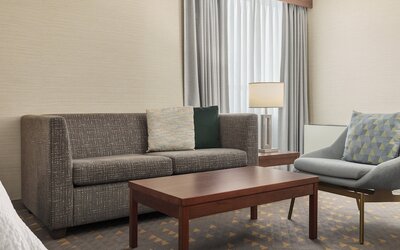 Holiday Inn Oakville Centre by IHG