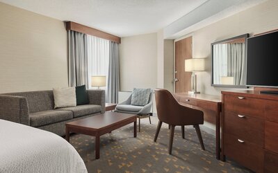 Holiday Inn Oakville Centre by IHG