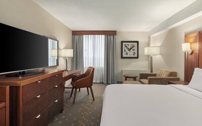 Holiday Inn Oakville Centre by IHG