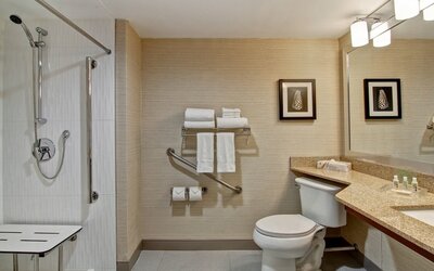 Holiday Inn Oakville Centre by IHG