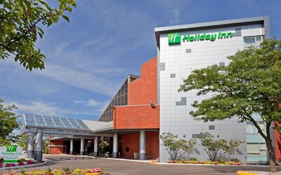 Holiday Inn Oakville Centre by IHG