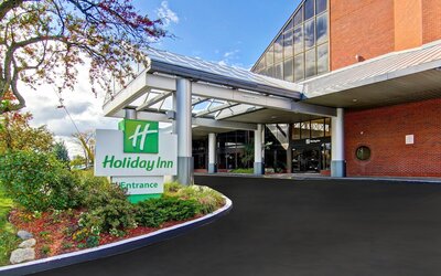 Holiday Inn Oakville Centre by IHG