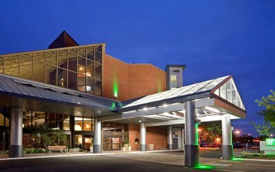 Holiday Inn Oakville Centre by IHG