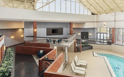 Holiday Inn Oakville Centre by IHG