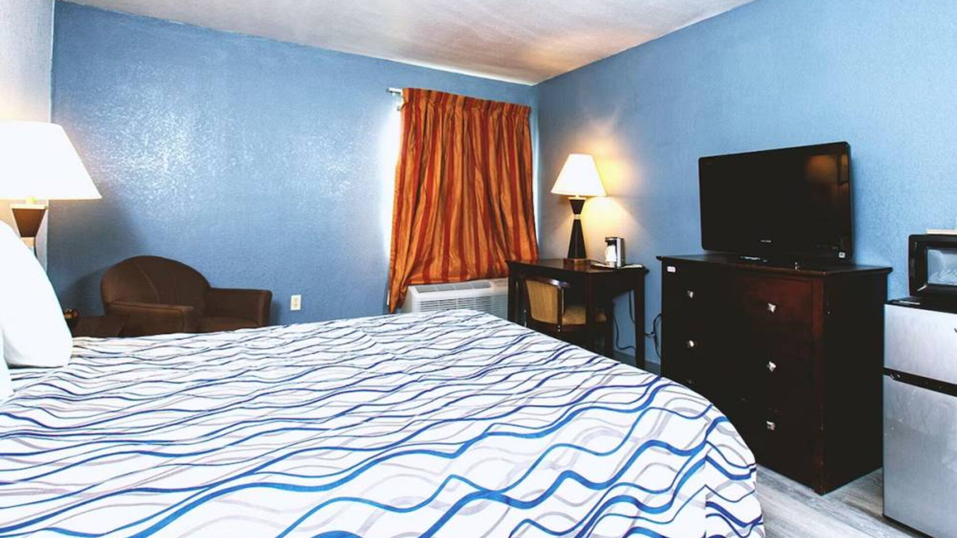 Coratel Inn & Suites By Jasper Park City - Wichita North