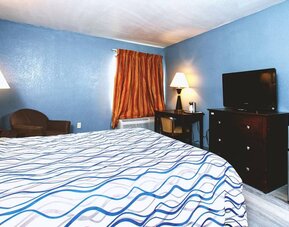 Coratel Inn & Suites By Jasper Park City - Wichita North