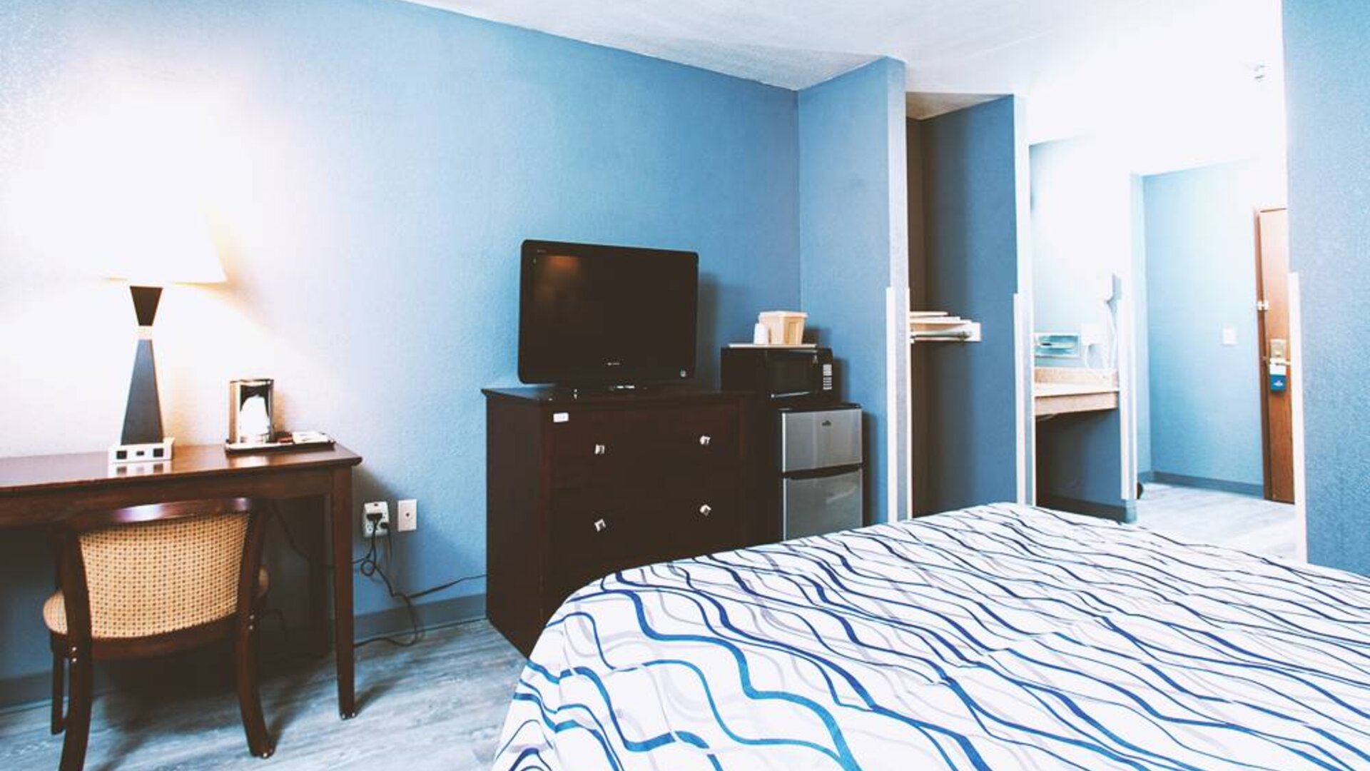 Coratel Inn & Suites By Jasper Park City - Wichita North