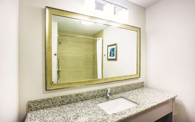 La Quinta Inn & Suites by Wyndham St. Paul-Woodbury