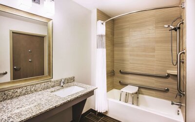 La Quinta Inn & Suites by Wyndham St. Paul-Woodbury