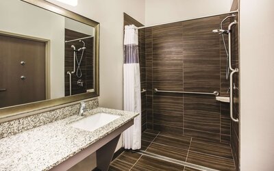 La Quinta Inn & Suites by Wyndham St. Paul-Woodbury