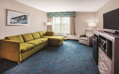 La Quinta Inn & Suites by Wyndham St. Paul-Woodbury