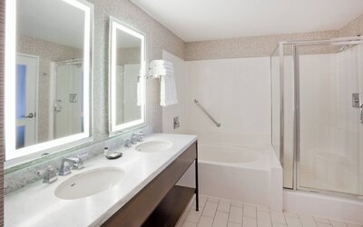 Sheraton St. Paul Woodbury Hotel