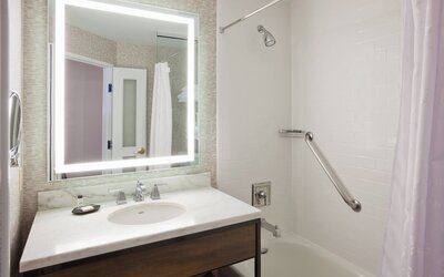 Sheraton St. Paul Woodbury Hotel