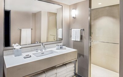 The Marquette Hotel, Curio Collection by Hilton