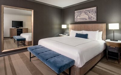 The Marquette Hotel, Curio Collection by Hilton