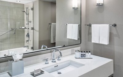 The Marquette Hotel, Curio Collection by Hilton