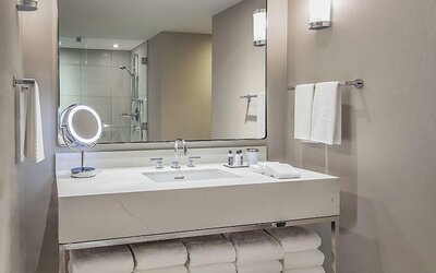 The Marquette Hotel, Curio Collection by Hilton
