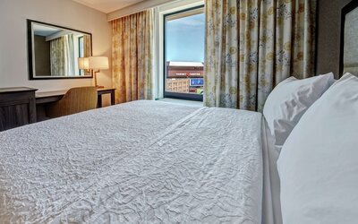Hampton Inn & Suites Minneapolis / Downtown