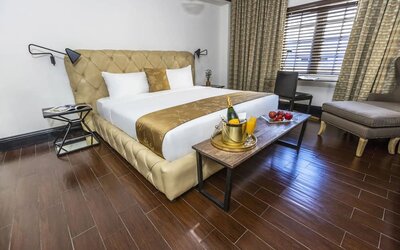 King bed with natural light at Hotel Croydon.