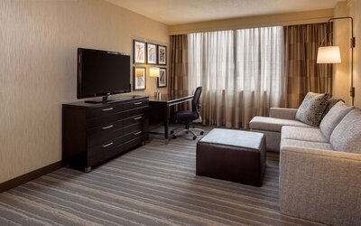 DoubleTree Suites by Hilton Minneapolis Downtown